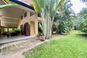 A large family home with private pool for sale in Nam Phrae, Chiang Mai