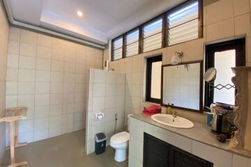 A large family home with private pool for sale in Nam Phrae, Chiang Mai