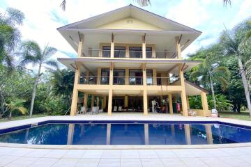 A large family home with private pool for sale in Nam Phrae, Chiang Mai