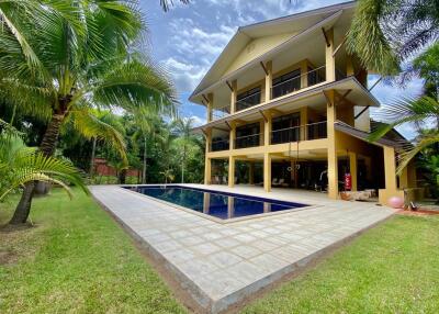 A large family home with private pool for sale in Nam Phrae, Chiang Mai