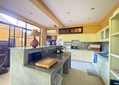 A large family home with private pool for sale in Nam Phrae, Chiang Mai