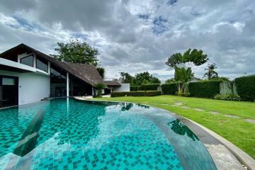 Luxury pool villa for sale in Mae Rim