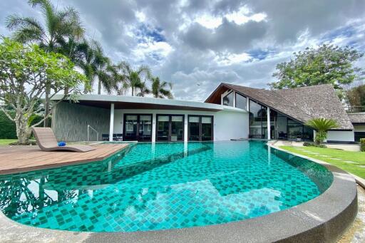 Luxury pool villa for sale in Mae Rim