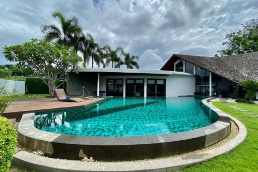 Luxury pool villa for rent or sale in Mae Rim
