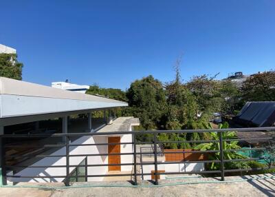 A modern house with pool for sale in Nimman area, Chiang Mai