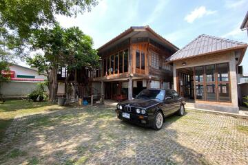 A charming wooden Thai house for rent or sale in Sankhampeang, Chiang Mai