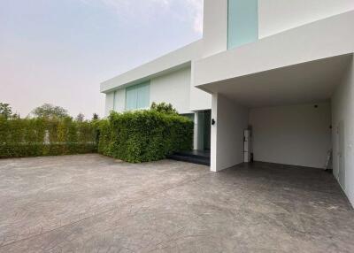 A modern home with pool for sale or rent at Green Vally Golf Course, Mae Rim, Chiang Mai