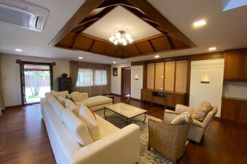 4 bed house with private pool for rent or sell in Saraphi, Chiang Mai