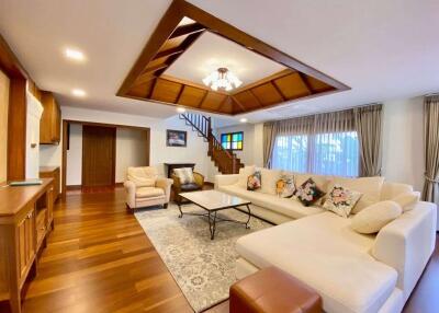 4 bed house with private pool for rent or sell in Saraphi, Chiang Mai