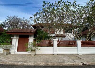 Colonial House by the Golf Course for sale in Mae On, Chiang Mai