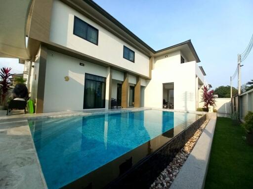 217 ตรม., 5 ห้องนอน, 4 ห้องน้ำ บ้าน ราคา ฿ 12,900,000