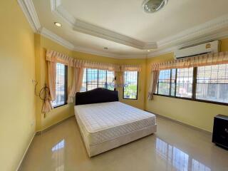 4 Bedrooms House in Royal Green Park East Pattaya H009428