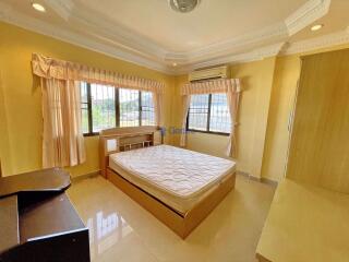 4 Bedrooms House in Royal Green Park East Pattaya H009428