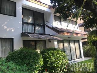 House  5 Bedrooms 4 Bathrooms Size 345sqm Thong Lo Road, Khlong Tan Nuea for Rent 110,000 THB