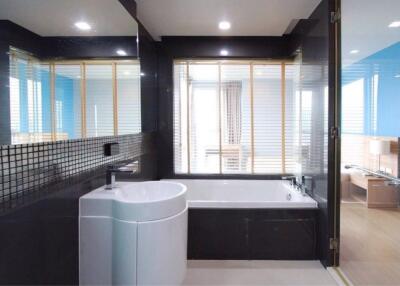 2 Bedrooms 2 Bathrooms Size 65sqm. Rhythm Sukhumvit 50 for Rent 39,000 THB