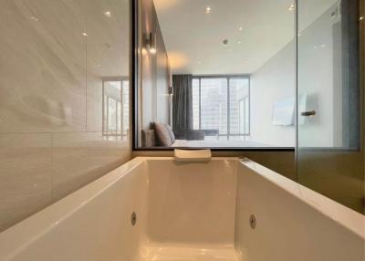 2 Bedrooms 2 Bathrooms Size 72sqm. Ashton Silom for Rent 70,000 THB