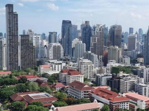 2 Bedrooms 2 Bathrooms Size 110sqm. Villa Asoke for Rent 65,000 THB