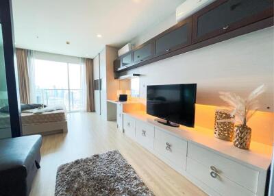 1 Bedroom 1 Bathroom Size 40sqm Sky Walk for Rent 30,000THB