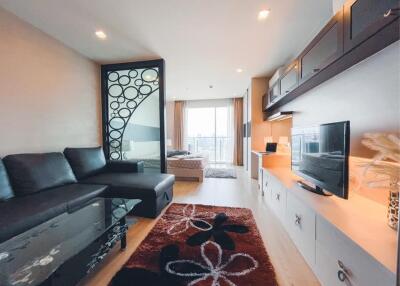 1 Bedroom 1 Bathroom Size 40sqm Sky Walk for Rent 30,000THB