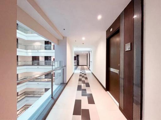 1 Bedroom 1 Bathroom Size 40sqm Sky Walk for Rent 30,000THB