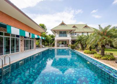 Spacious 4-Bed Pool House in Lanna Pinery: Ideal Family Residence