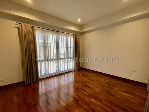 4-Bedrooms single House in secure compound - BangNa
