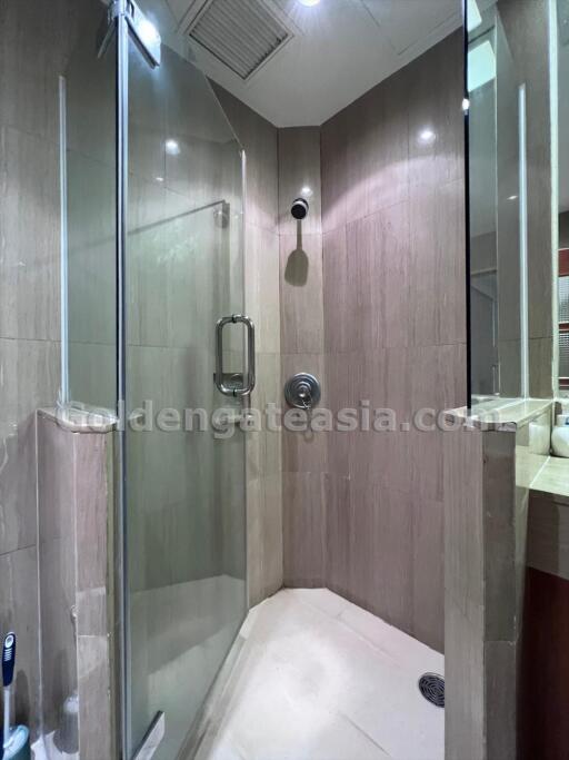 Big 2-Bedrooms condo - Langsuan