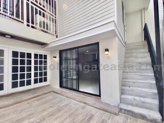 4-Bedroom Modern Townhouse - Langsuan, Lumphini