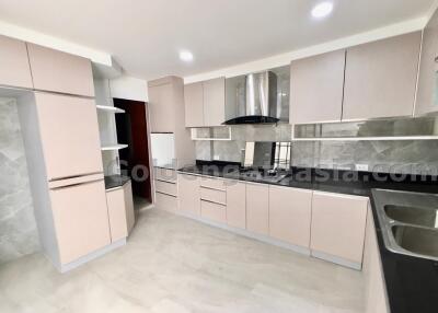 4-Bedroom Modern Townhouse - Langsuan, Lumphini