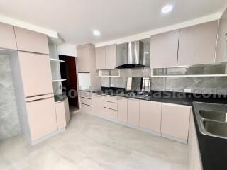 4-Bedroom Modern Townhouse - Langsuan, Lumphini