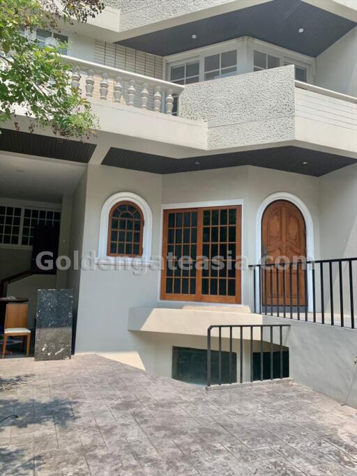 4-Bedroom Modern Townhouse - Langsuan, Lumphini