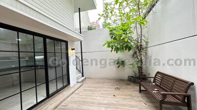 4-Bedroom Modern Townhouse - Langsuan, Lumphini