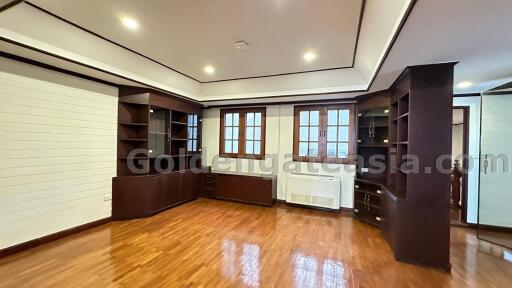 4-Bedroom Modern Townhouse - Langsuan, Lumphini