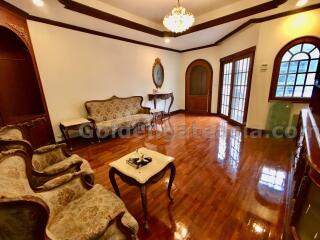 4-Bedroom Modern Townhouse - Langsuan, Lumphini