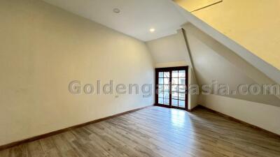 4-Bedroom Modern Townhouse - Langsuan, Lumphini