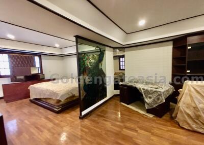 4-Bedroom Modern Townhouse - Langsuan, Lumphini