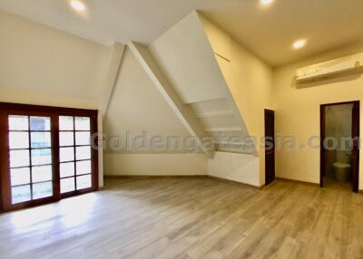 4-Bedroom Modern Townhouse - Langsuan, Lumphini