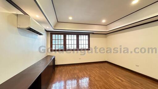 4-Bedroom Modern Townhouse - Langsuan, Lumphini