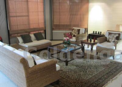 4-Bedrooms Modern House in small compound with shared swimming pool - Petchburi Road / Ekkamai