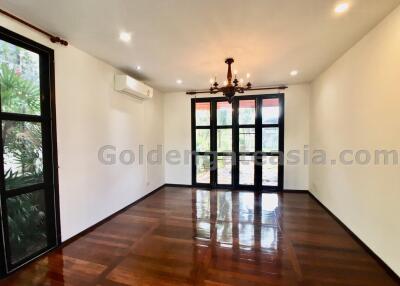 Beautiful 4-Bedrooms House with Large Garden - Rama 9