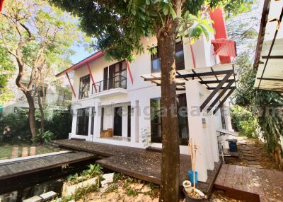 Beautiful 4-Bedrooms House with Large Garden - Rama 9