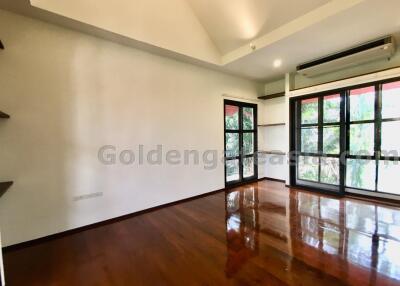 Beautiful 4-Bedrooms House with Large Garden - Rama 9