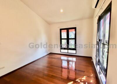 Beautiful 4-Bedrooms House with Large Garden - Rama 9