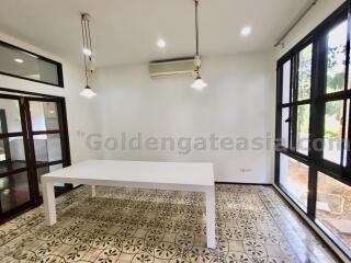 Beautiful 4-Bedrooms House with Large Garden - Rama 9