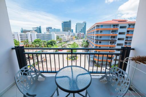 1 Bed Condo For Sale In Central Pattaya - The Avenue Pattaya