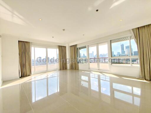 3 Bedrooms Duplex Condo with huge outdoor terrace - Ploenchit, Lumphini