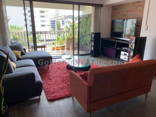 Spacious 3-Bedroom Apartment with big balcony- Sukhumvit Nana-Asoke BTS/MRT