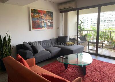 Spacious 3-Bedroom Apartment with big balcony- Sukhumvit Nana-Asoke BTS/MRT