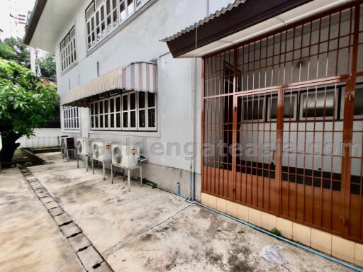 Single House / Home-Office close to Asoke BTS