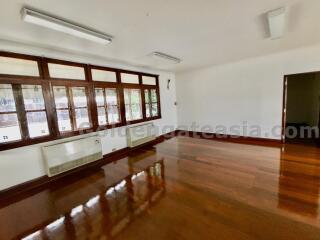 Single House / Home-Office close to Asoke BTS